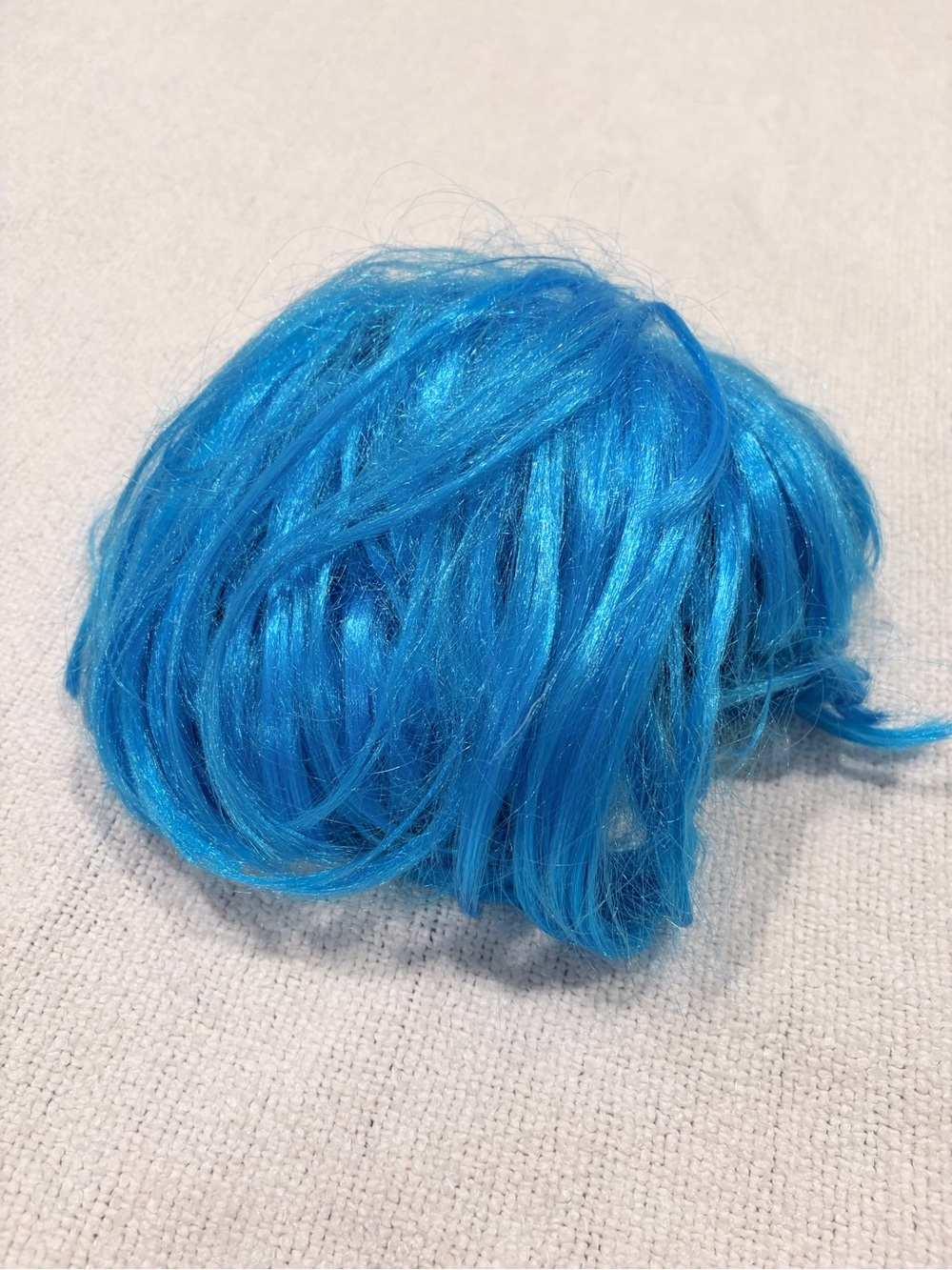 Source Unknown Bright Blue Short Fringe Synthetic Wig